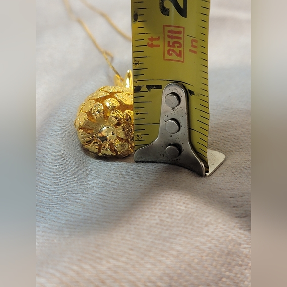 Vintage Gold Tone Pineapple Pendant & Gold Tone Necklace - Unique - Picture 6 of 12